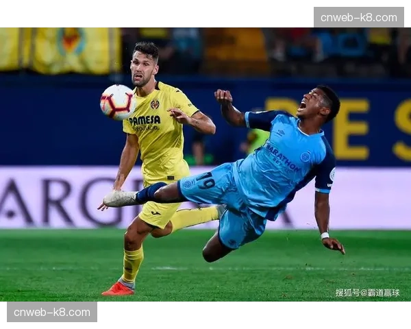 官方：比利亚雷亚尔与20岁中场小将巴埃纳续约至2030年